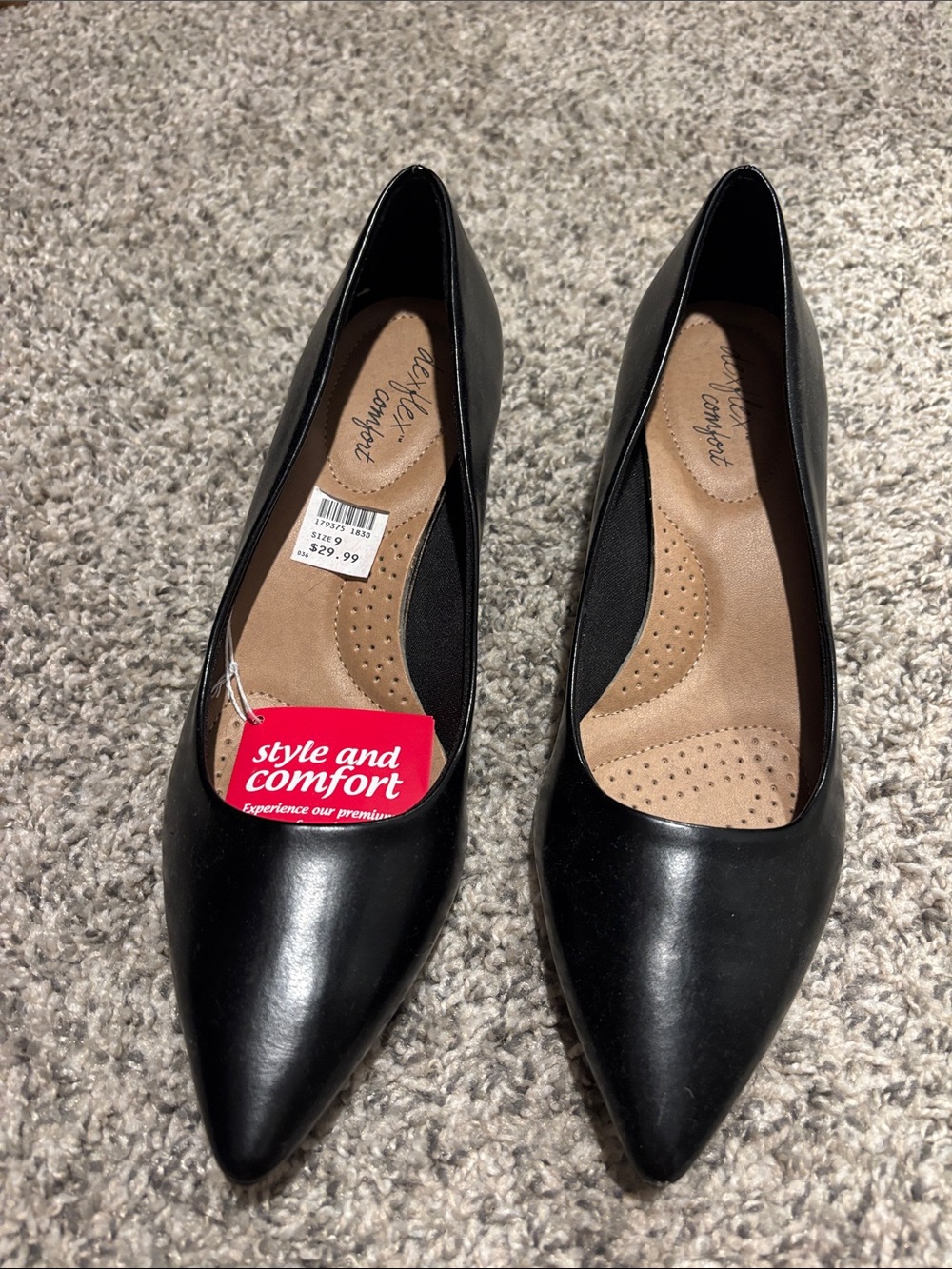 dexflex comfort Women's Black Pointed Toe Heels